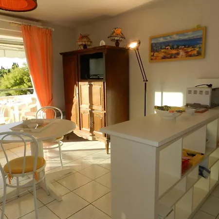 Apartment Avec Terrasse - - Fr-1-251-931 *